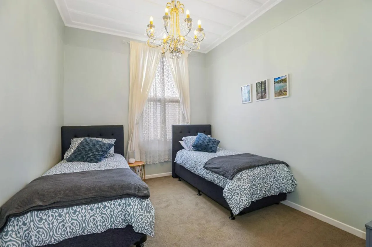 Central Inn - A Unique Heritage Villa And Cosy Timber Cottage In Central Rotorua New Zealand