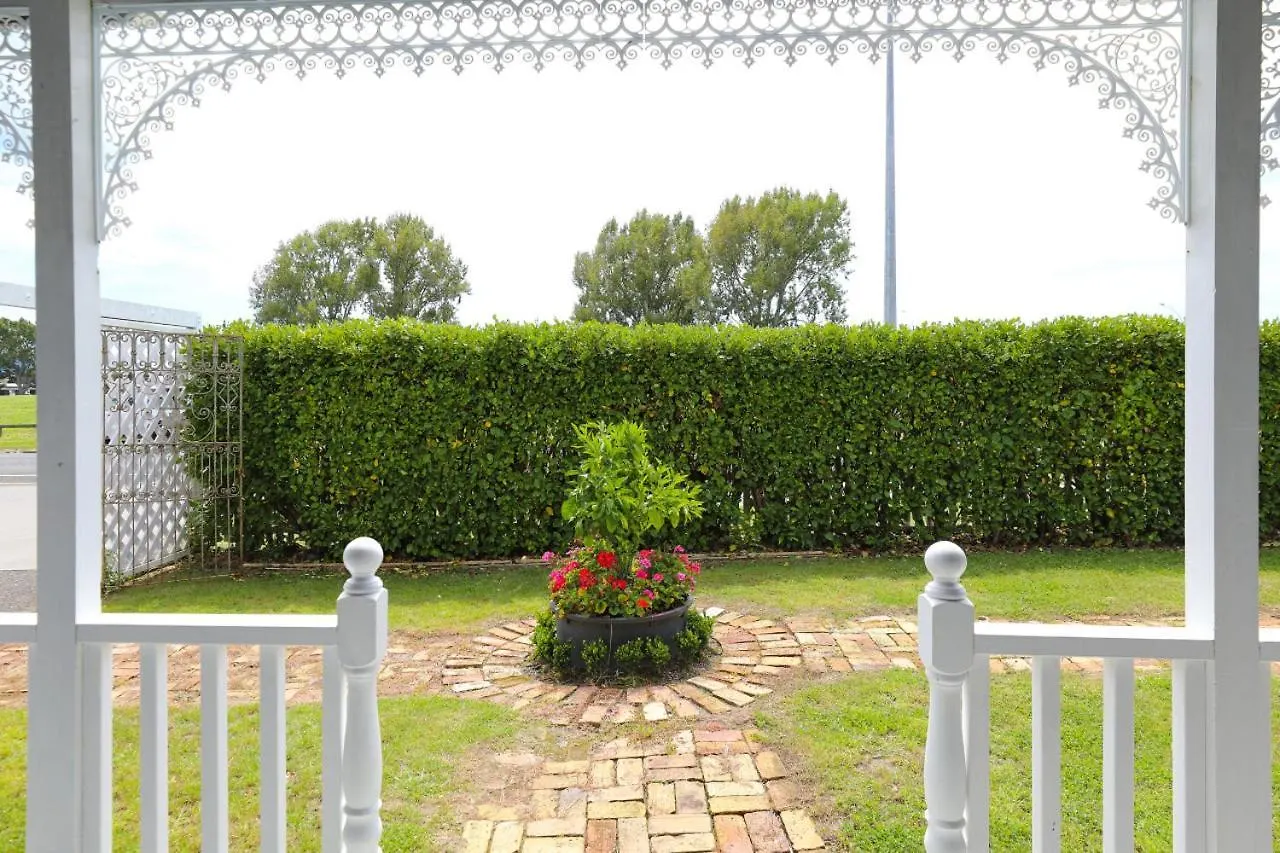 Central Inn - A Unique Heritage Villa And Cosy Timber Cottage In Central Rotorua